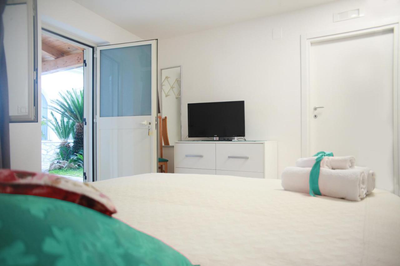 Villa Cecilia Bed And Breakfast Cellole Экстерьер фото